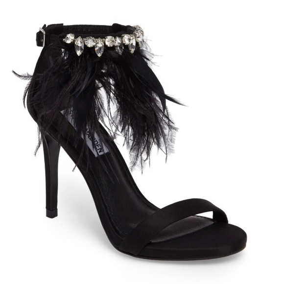 Steve Madden Shoes - 🔥NWT Steve Madden Savanna Feather Black Sandals